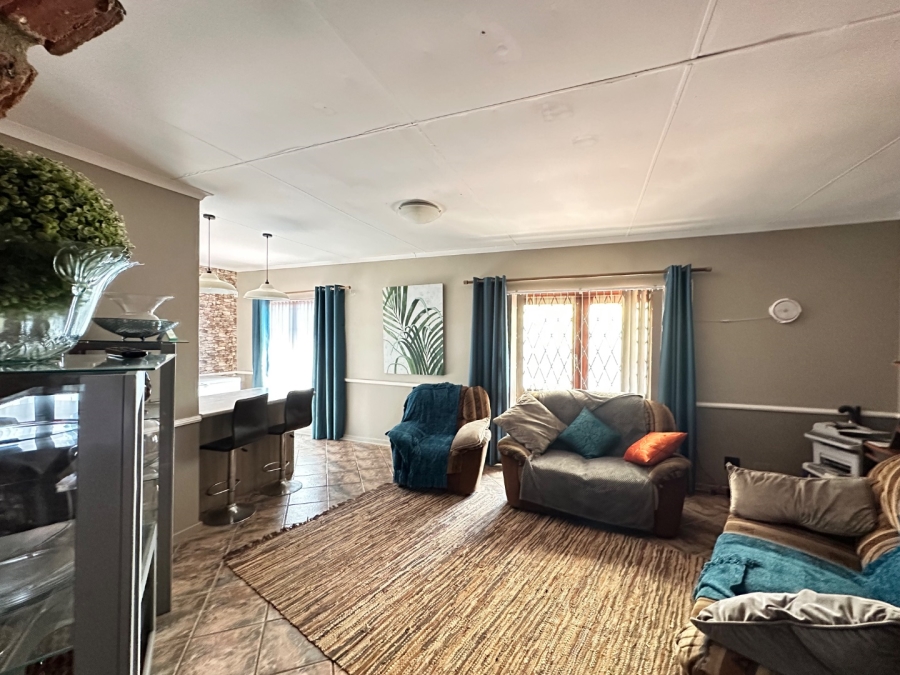 6 Bedroom Property for Sale in Heiderand Western Cape
